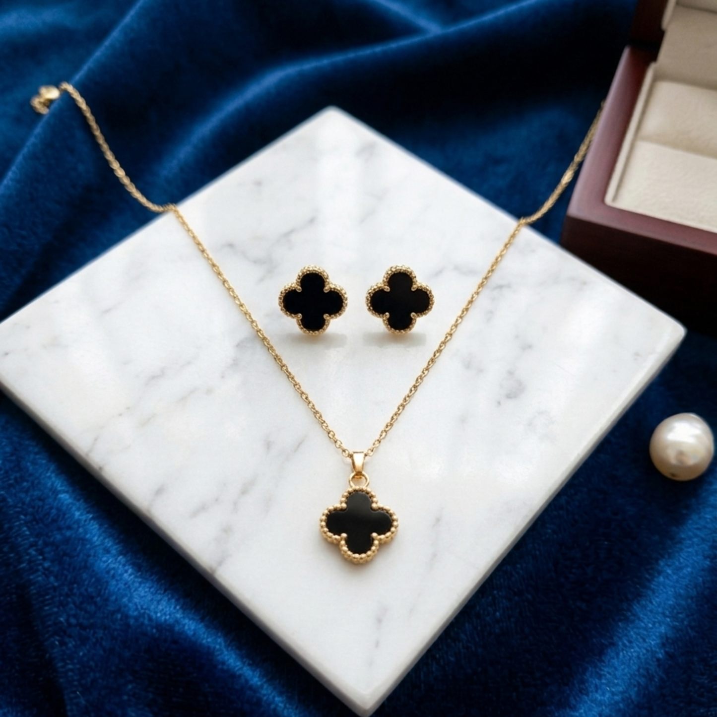 Midnight Clover Pendant Set