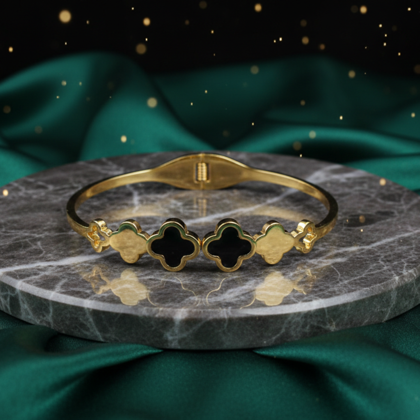 Midnight Clover Gold Bracelet