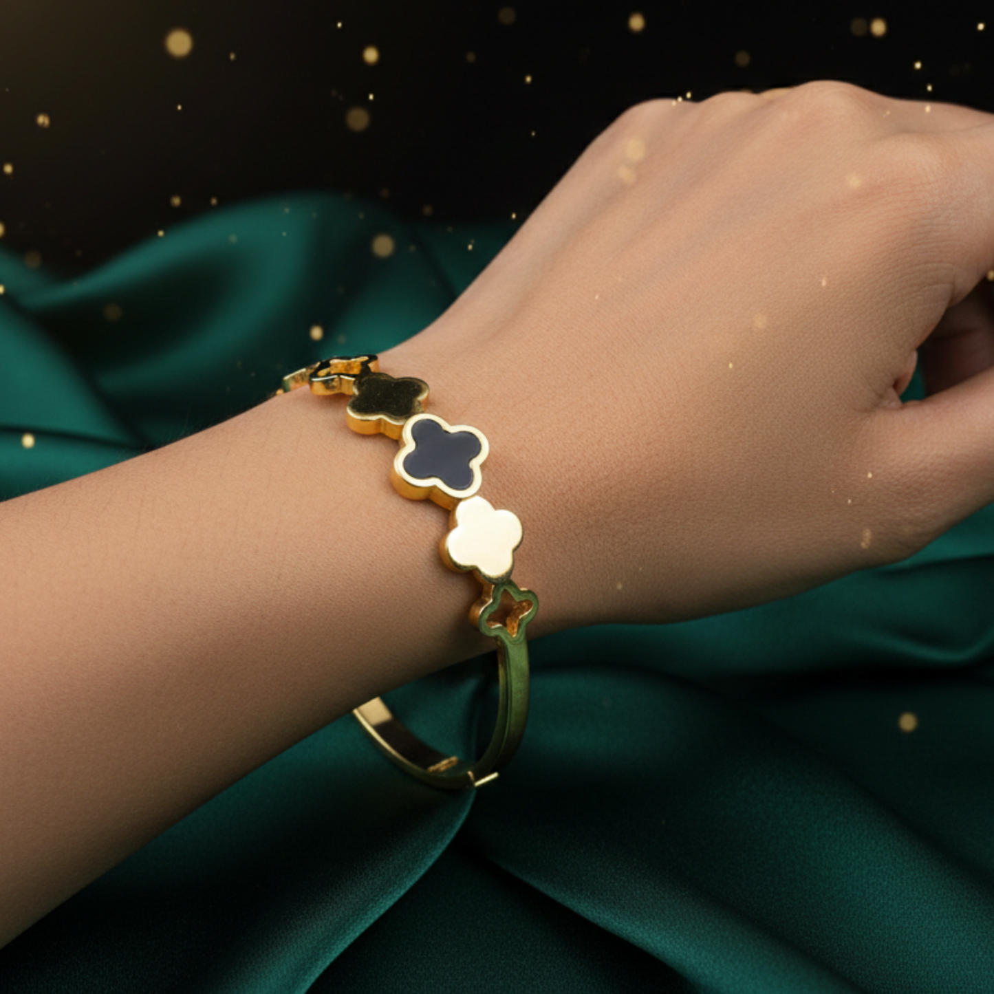 Midnight Clover Gold Bracelet