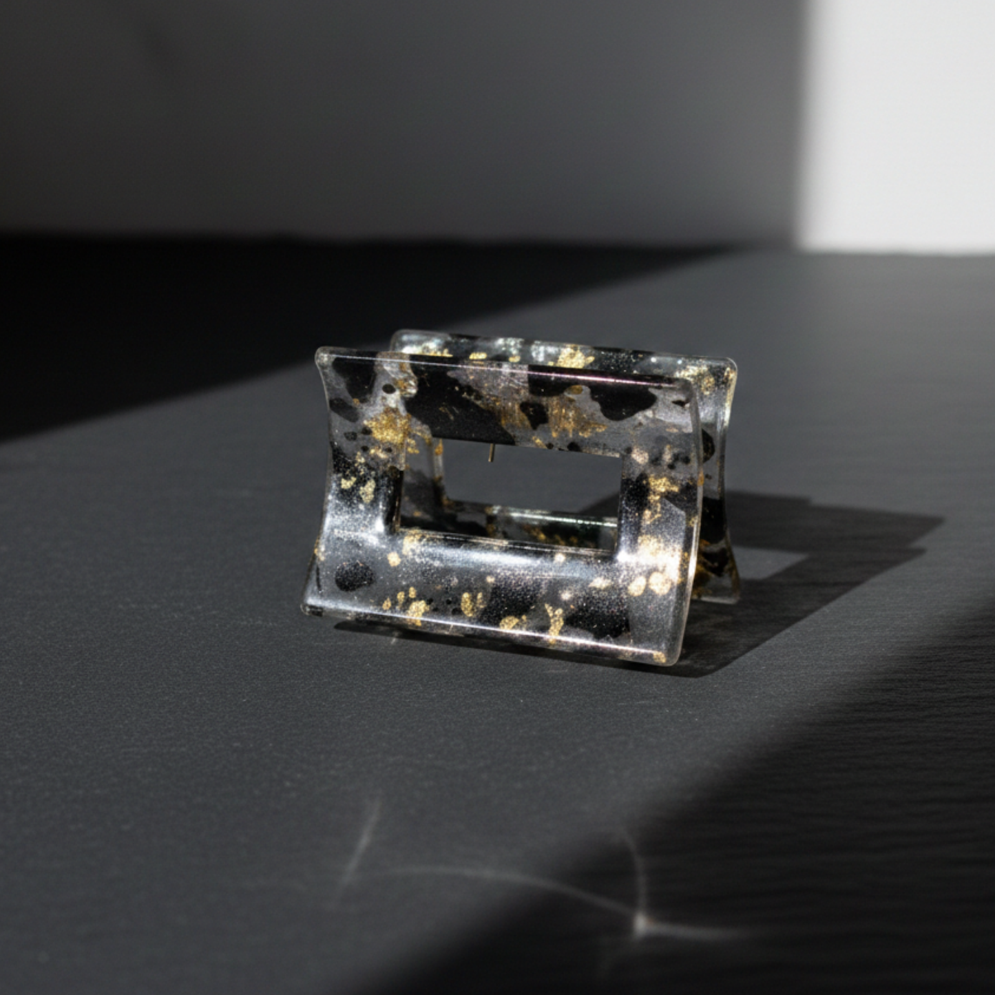 Edge Frame Hair Claw